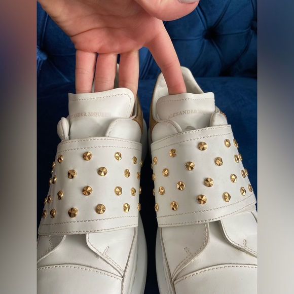 Alexander McQueen Studded exaggerated-sole sneakers - Picture 2 of 7